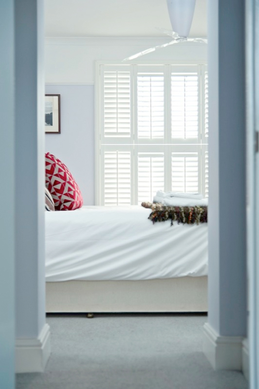 room1_bed